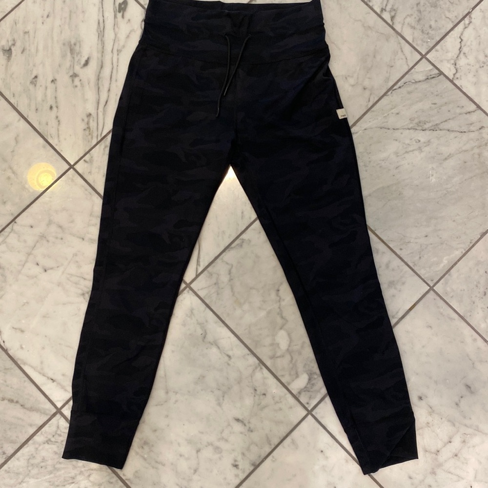 Vuori Black Camo Daily Legging
